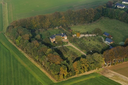 France, Seine-Maritime (76), Bretteville-du-Grand-Caux, clos-masure La Vitrine du Lin  (vue aérienne)