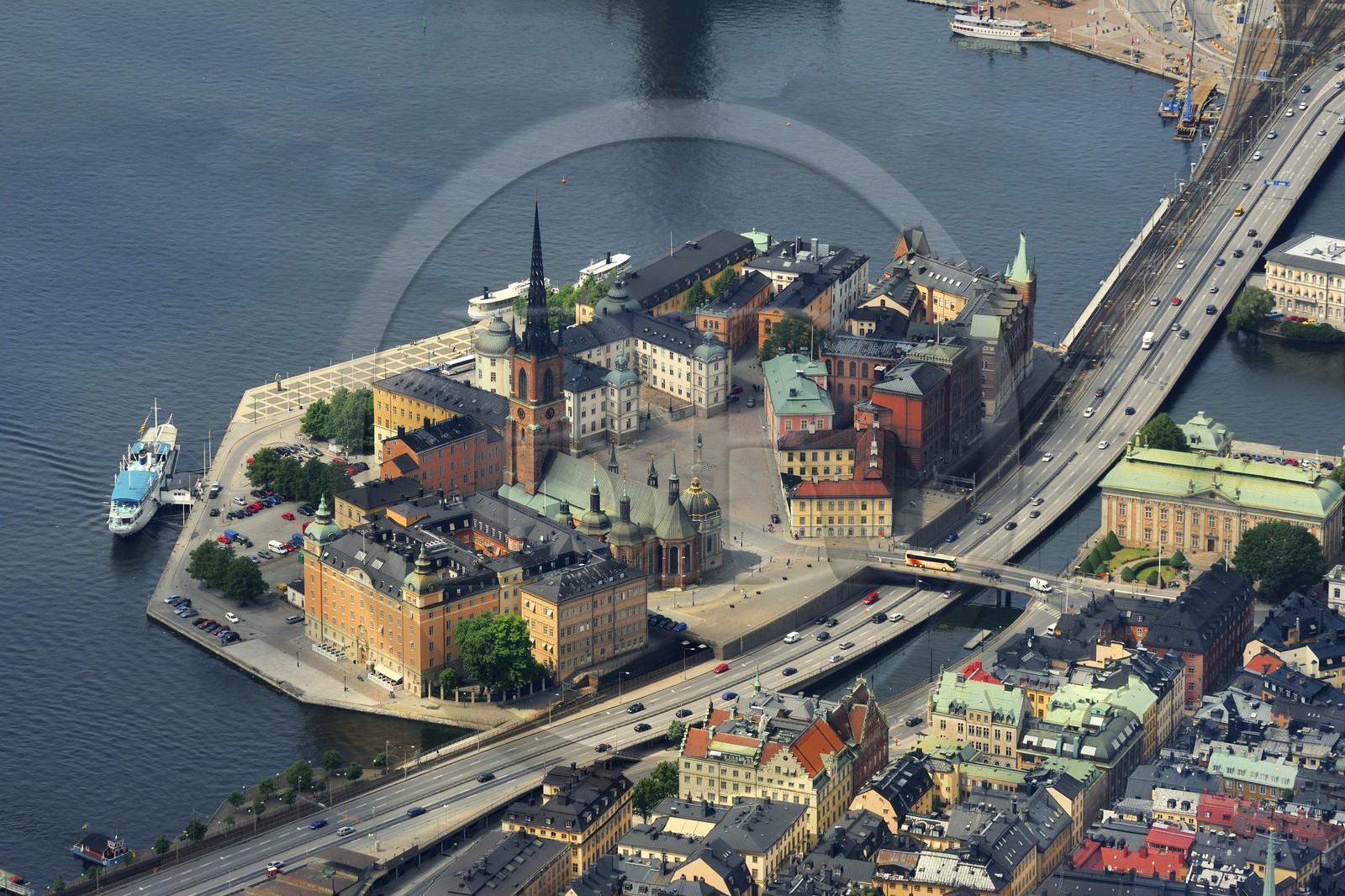 Sweden, Stockholm, Gamla Stan island (old town), island of Riddarholmen and Riddarholmen church (Riddarholmskyrkan) (aerial view)