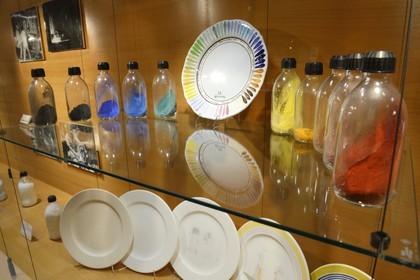 France, Finistère (29), Quimper, musée de la faïence, fabrication des couleures