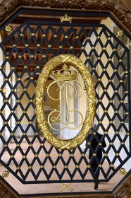 France, Ille-et-Vilaine (35), Rennes, le Palais du parlement de Bretagne aujourd'hui cour d'appel de Rennes, détail d'une porte de la Salle des pas-perdus, armoiries de Louis-Philippe