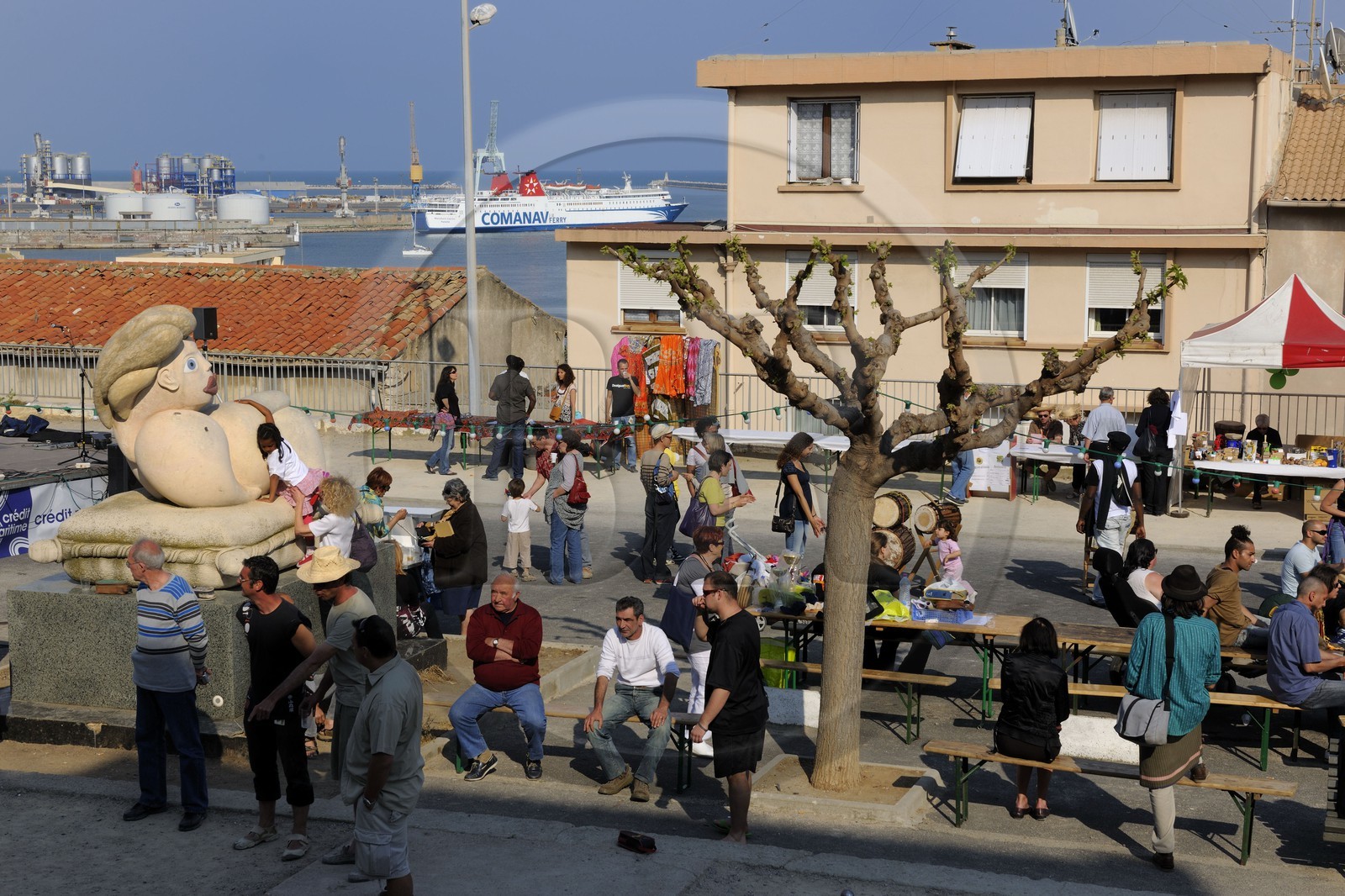 France, Hérault (34), Sète, la place de l'Hospitalet dans le Quartier Haut, rencontres franco-africaines Quartier Haut en Couleurs organisées par des associations locales