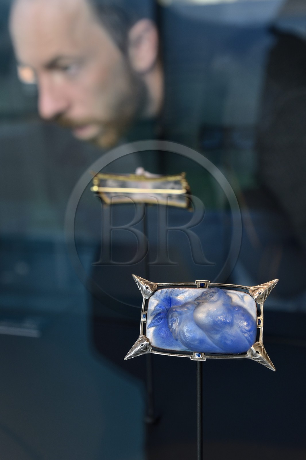 France, Bas-Rhin (67), Wingen-sur-Moder, le musée Lalique, bijou créé par René Lalique, broche Quatre Paons vers 1906-1908, en argent, verre, émail et or