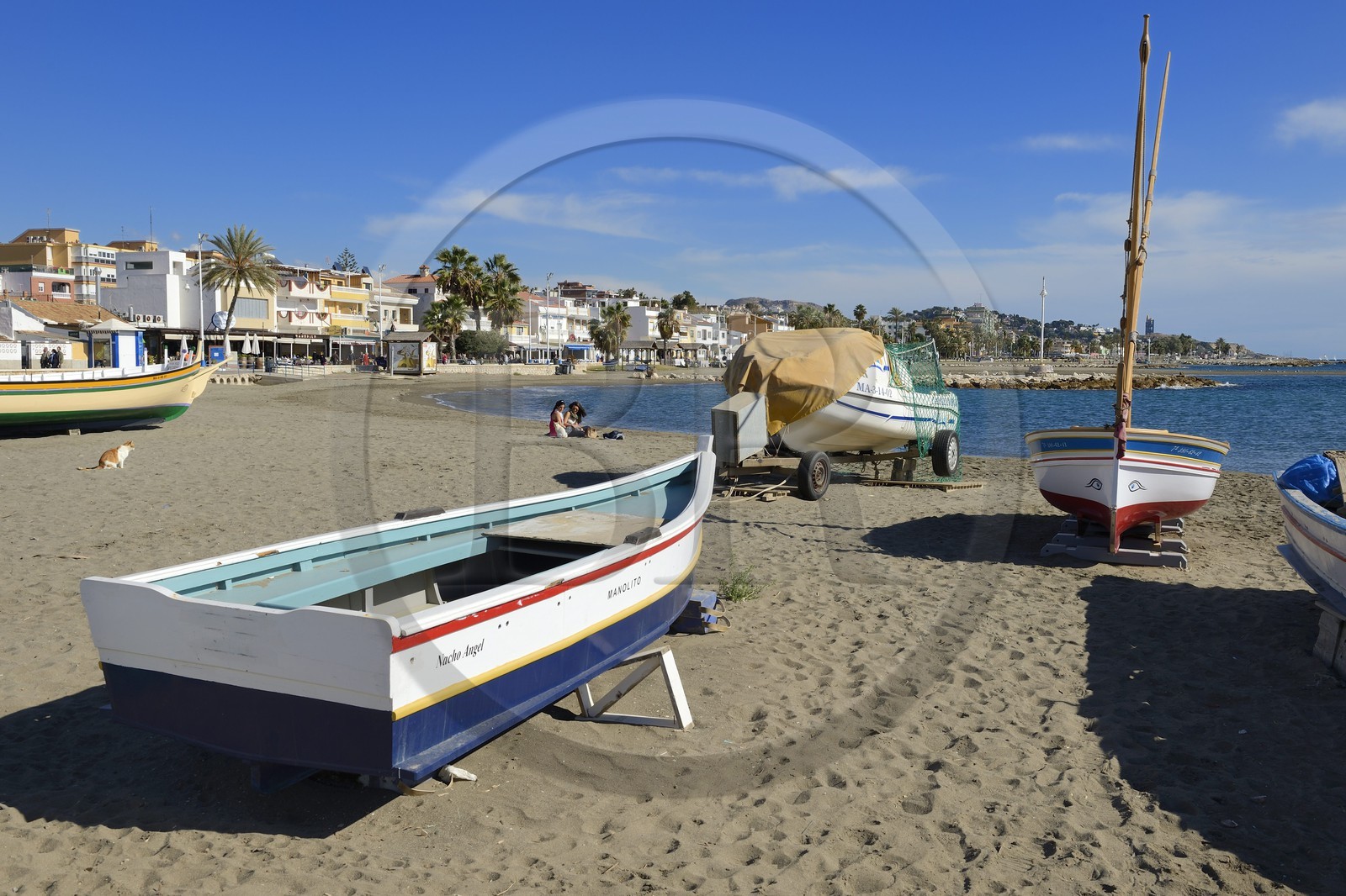 Espagne, Andalousie, Malaga, quartier des pêcheurs de Pedregalejo, barques de pêcheurs sur la plage
