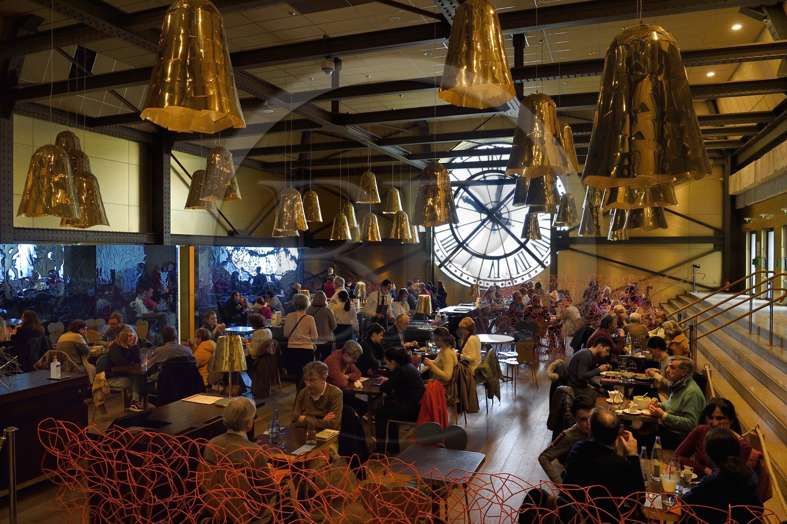 France, Paris (75), le musée d'Orsay, le Café Campana éclairé par son horloge
