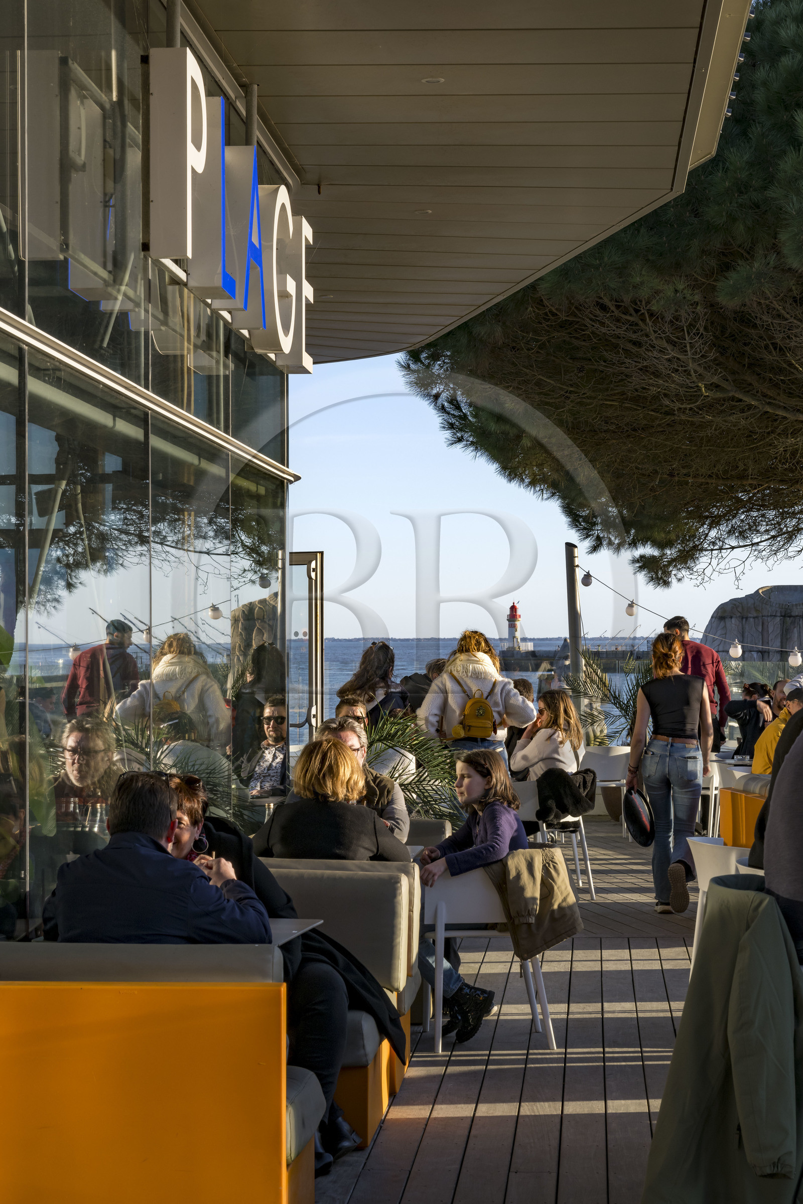 France, Loire-Atlantique, Saint-Nazaire, La Plage café at the end of the West jetty, place du Commando