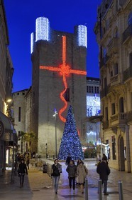 France, Aude (11), Narbonne, cathédrale Saint-Just-et-Saint-Pasteur avec les décorations de Noël