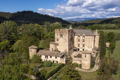 France, Alpes-de-Haute-Provence (04), Parc Naturel Régional du Verdon, Allemagne-en-Provence, le chateau (vue aérienne)