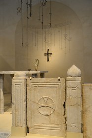 Israel, Jérusalem, quartier de Guivat Ram, musée d'Israel, departement d'archéologie, la salle 6 appelée La Terre Sainte, reconstitution d'une église Bema (presbytère), 4ème au 6ème siècle de notre ère