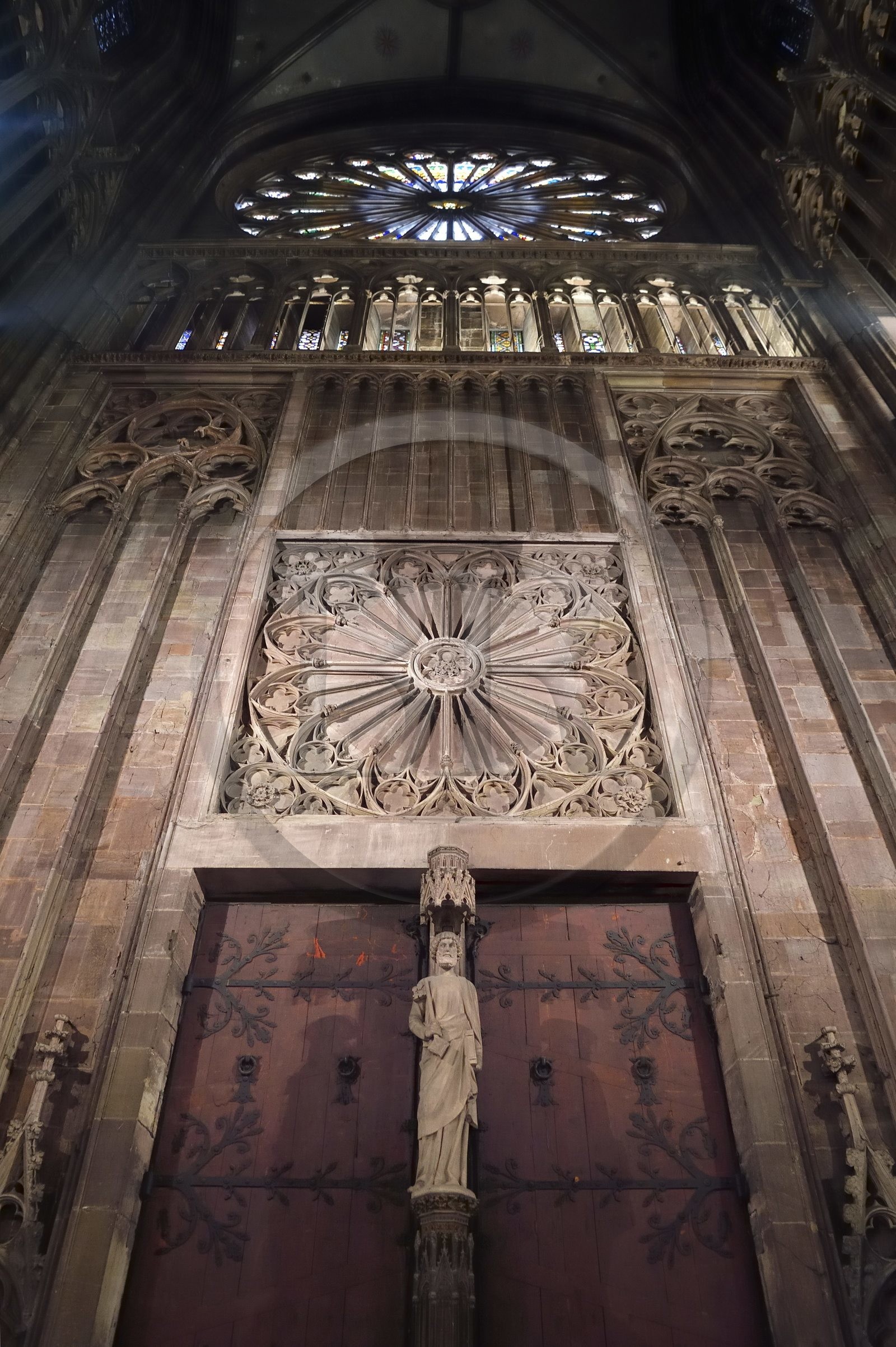 France, Bas-Rhin (67), Strasbourg, vieille ville classée au Patrimoine Mondial de l'UNESCO, la cathédrale Notre-Dame, la grande rose de la facade occidentale d'un diamètre de 13,60 m au dessus du portail central