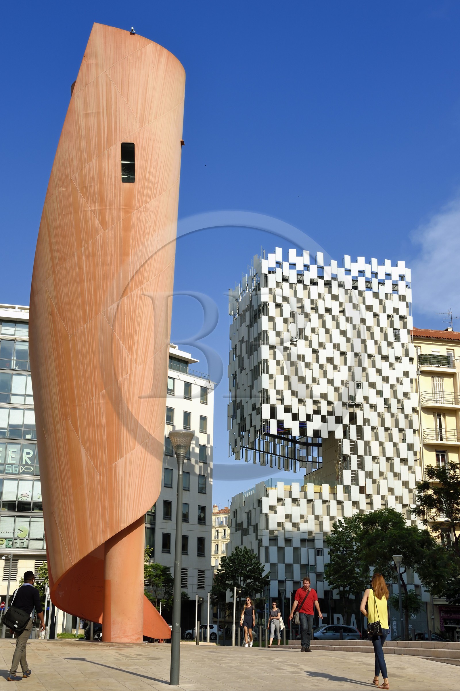 France, Bouches du Rhone, Marseille, Euromediterranee area, La Joliette district, Arvieux square, sculpture installation by artist Miguel Chevalier and the Fonds Regional d'Art Contemporain (FRAC) architect Kengo Kuma in the background