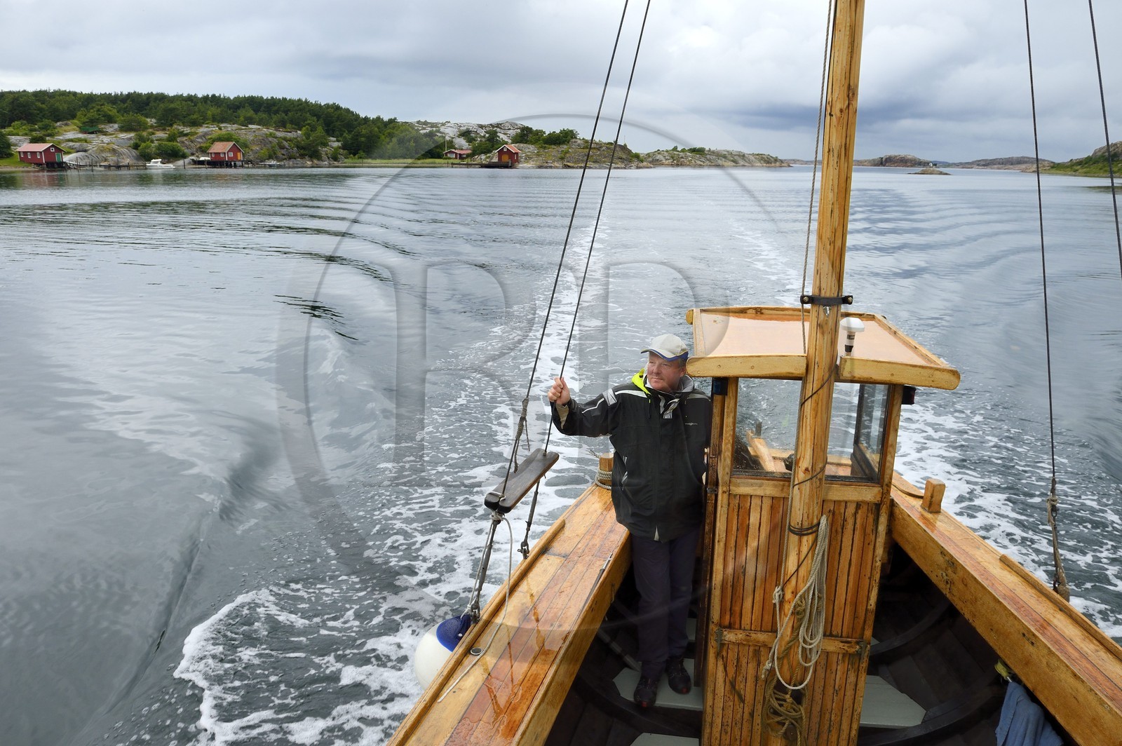 Suède, Västra Götaland, Grebbestad, ferme ostréicole de Everts Sjöbod (Boathouse Evert), sortie en mer avec Lars Karlsson
