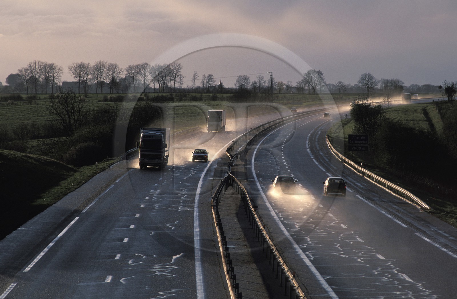 France, Côte-d' Or (21), Châteauneuf-en-Auxois, trafic sur l' autoroute A7