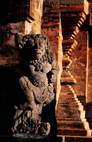 Indonésie, île de Bali, sculpture du Pura (temple) Lukluk dans la région de Tabanan