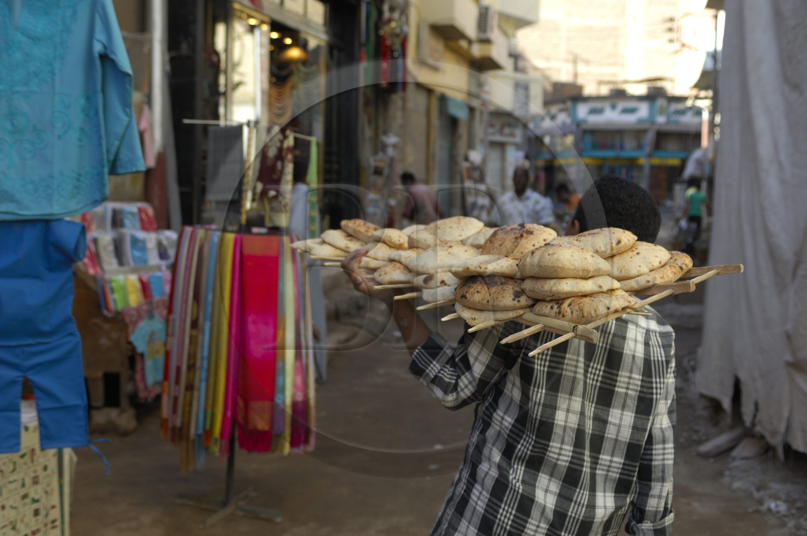 Egypte, Haute Egypte, Nubie, vallée du Nil, Assouan, le souk, pain