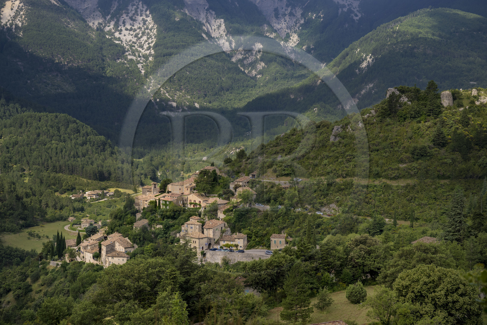 France, Vaucluse (84), Parc Naturel Régional du Mont Ventoux, Brantes, le village au pied du Mont Ventoux
