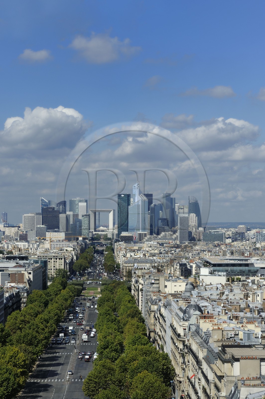 France, Paris (75), l'axe royal de la Concorde à La Défense, avenue de la Grande Armée, vu du haut de l'Arc de Triomphe