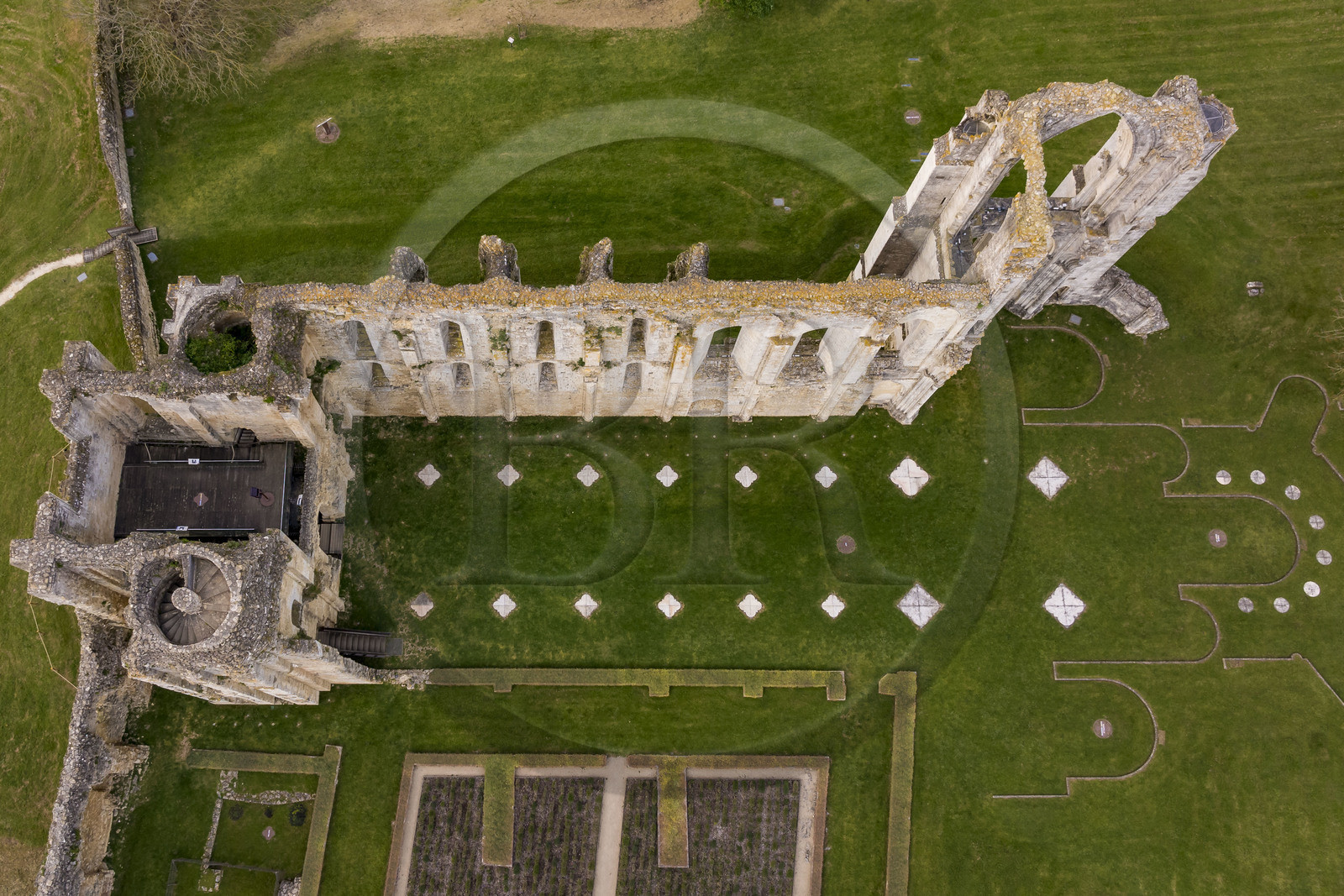 France, Vendée (85), Parc Interrégional du Marais Poitevin labellisé Grand Site de France, Maillezais, vestiges de l'abbaye Saint-Pierre de Maillezais (vue aérienne)