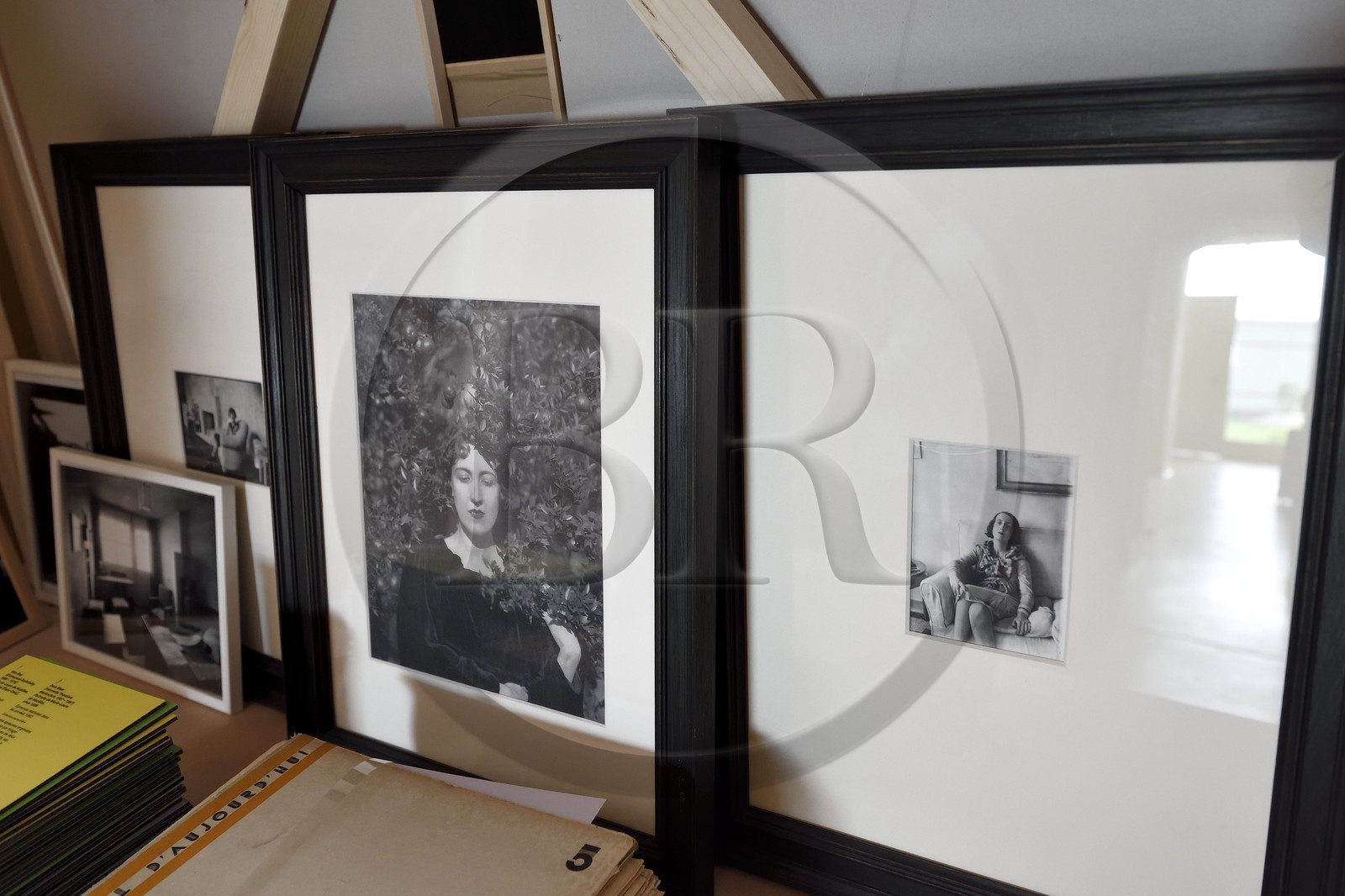 France, Var (83), Hyères, la villa Noailles concue par l'architecte Robert Mallet Stevens, portraits de Marie Laure de Noailles à deux ages différents