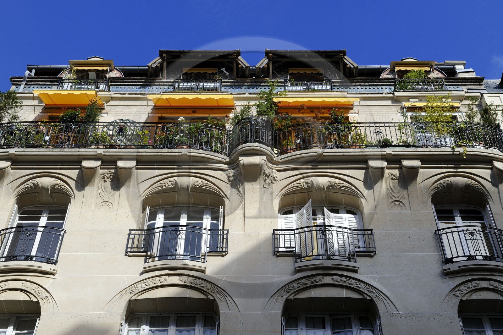 France, Paris (75), immeuble du 77 rue Boileau de style Art Nouveau  par Hector Guimard