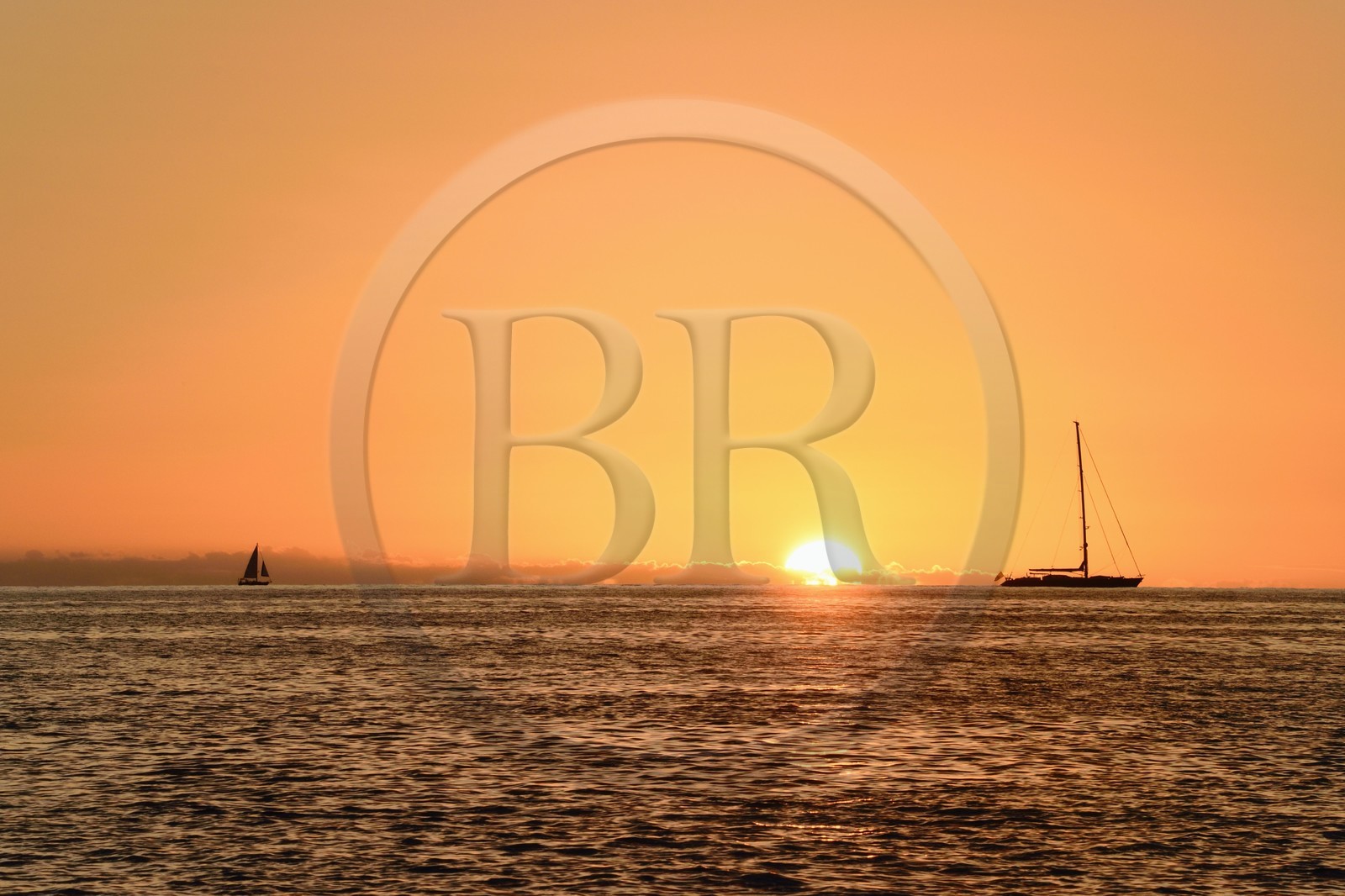 Caraïbes, Ile de la Dominique, voiliers au coucher de soleil sur la côte Ouest