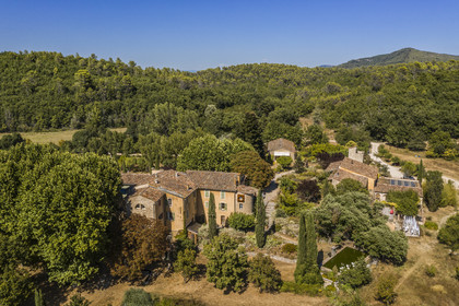 France, Var (83), Provence Verte, Bras, vers Saint-Maximin-la-Sainte-Baume, la maison d'hotes Le Peyrourier - une campagne en Provence (vue aérienne)