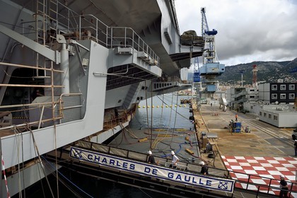 France, Var (83), Toulon, la base navale (Arsenal), le porte-avions à propulsion nucléaire Charles de Gaulle en rénovation de mi-vie
