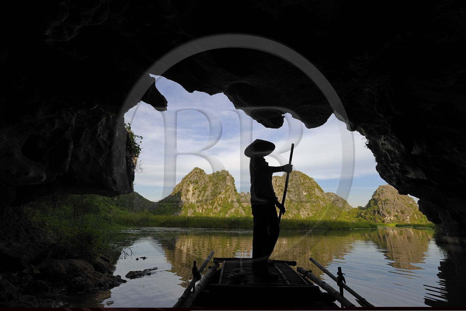 Vietnam, Ninh Binh province nicknamed Inland Halong Bay, cave from the Van Long Nature Reserve