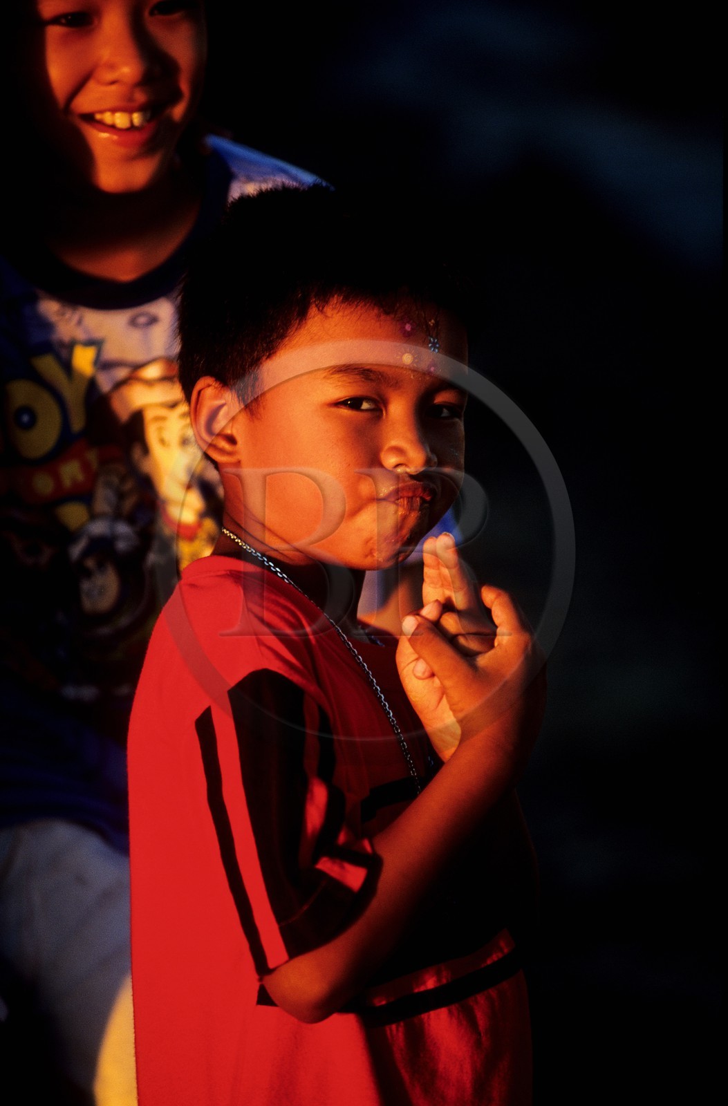 Thaïlande, Archipel îles Samui, île de Koh Pha-Ngan, jeunes thaïs de l' île