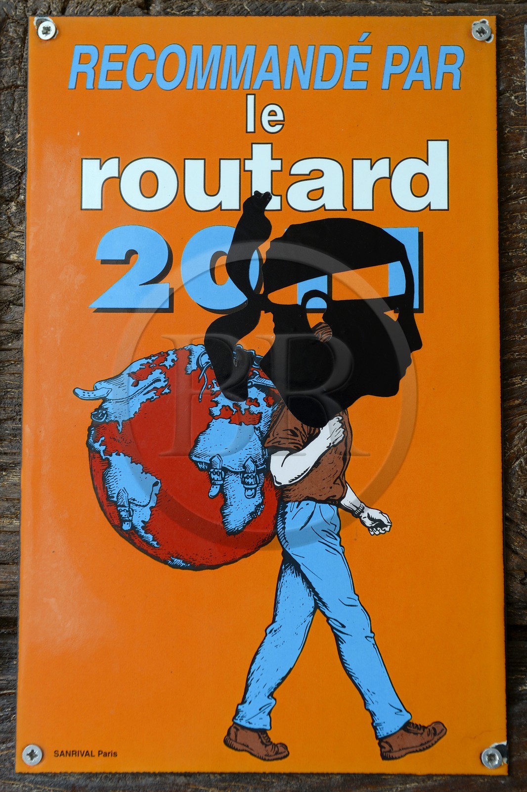 France, Corse-du-Sud (2A), Alta Rocca, Sainte-Lucie-de-Tallano (Santa Lucia di Tallà), panneau touristique le Routard revu en version corse avec la tête de Maure