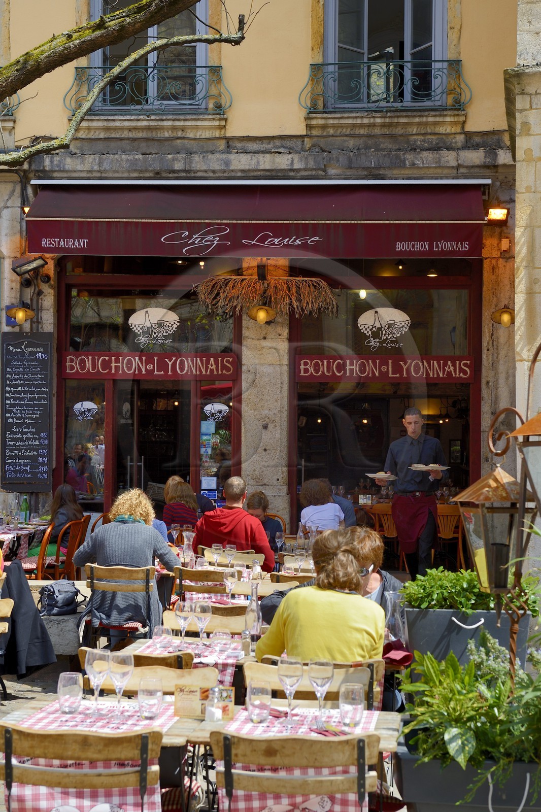 France, Rhône (69), Lyon, site historique classé Patrimoine Mondial de l'UNESCO, quartier de Saint-Paul dans le Vieux Lyon, place du Change et ses bouchons lyonnais