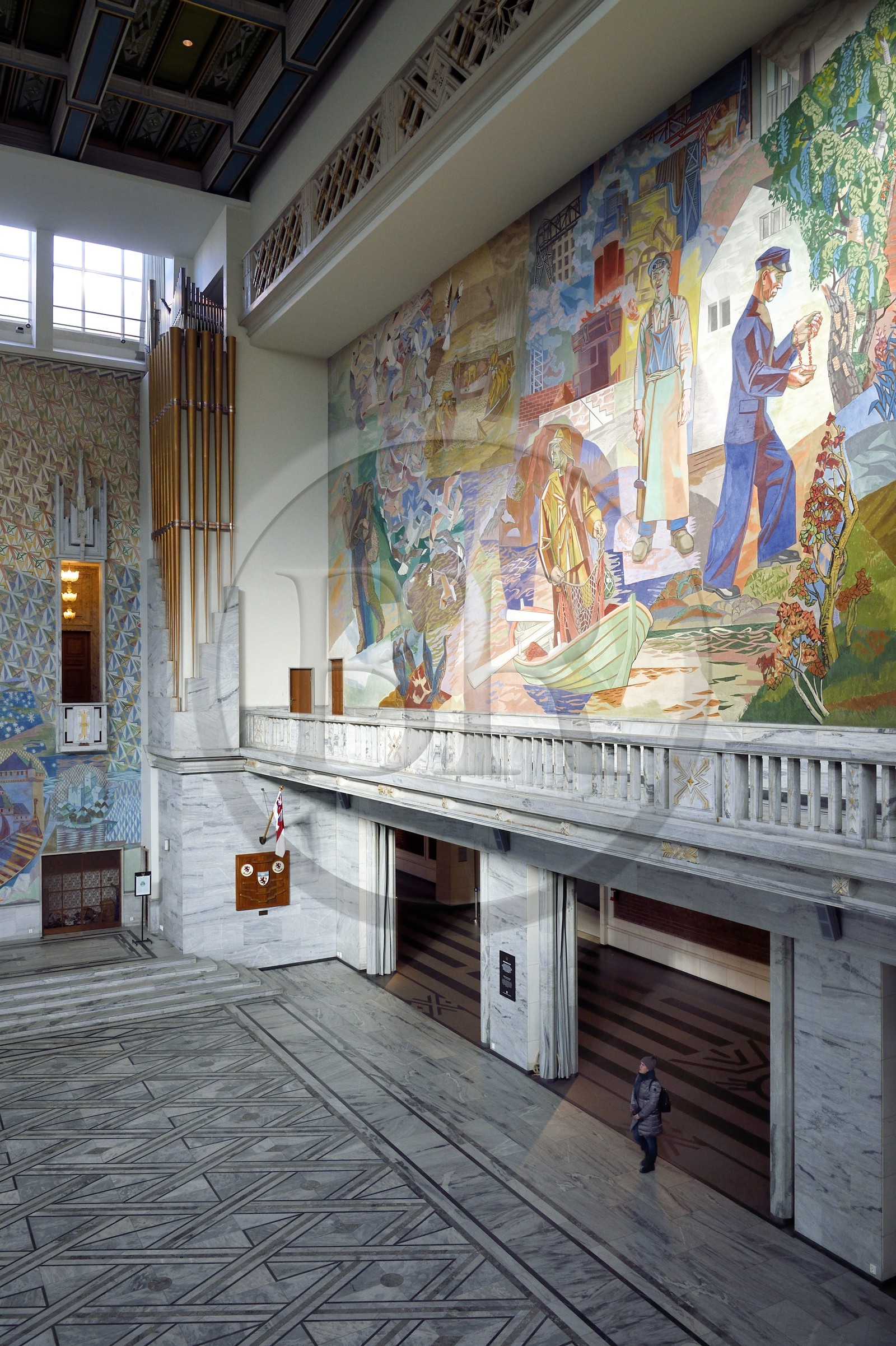 Norvège, Oslo, l'hotel de ville (Radhuset), salle principale qui accueille la cérémonie du prix Nobel de la paix, fresques avec des motifs tirés de l'histoire, de la culture et du monde du travail norvégien