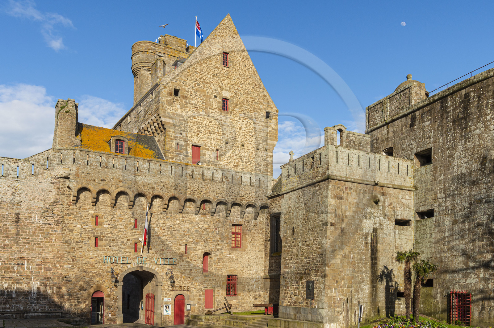 France, Ille-et-Vilaine (35), Côte d'Emeraude, Saint-Malo, l'hotel de ville situé dans le chateau