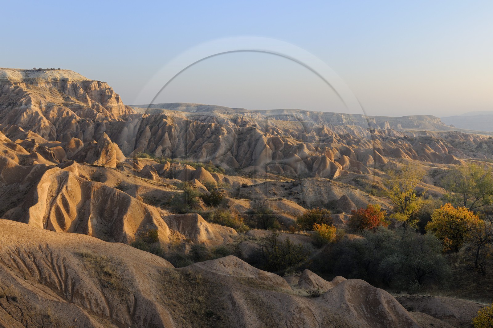 Turquie, Anatolie Centrale, province de Nevsehir, Cappadoce classée Patrimoine Mondial de l'UNESCO, paysage d'érosion entre Ürgüp et Avanos à Devrent Deresi