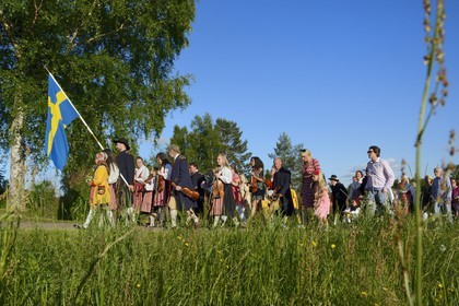 Sweden, Dalarna County, Leksand area, parade in traditional costume for the Midsummer celebrations in the tiny hamlet of Hjulbäck