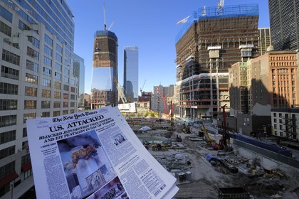 Etats-Unis, New-York, Manhattan, reconstruction du site de Ground Zero avec le One World Trade Center (Freedom Tower), relecture 10 ans après du New York Times annoncant les attentats du 11 septembre 2001 sur les tours jumelles du World Trade Center