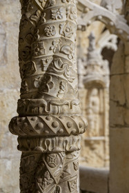 Portugal, Lisbonne, Bélem, Monastere des Hiéronymites (Mosteiro dos Jerónimos), classé Patrimoine Mondial de l'UNESCO, le cloitre, détail d'une colonnette