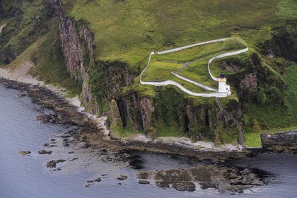 Royaume-Uni, Ecosse, Hébrides intérieures, Ile de Islay, phare de Mac Arthur's Head dans le Sound of Islay (vue aérienne)