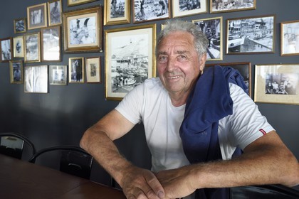 France, Bouches-du-Rhône (13), Marseille, quartier d'Endoume, le Vallon des Auffes, le pêcheur Henri Rossi
