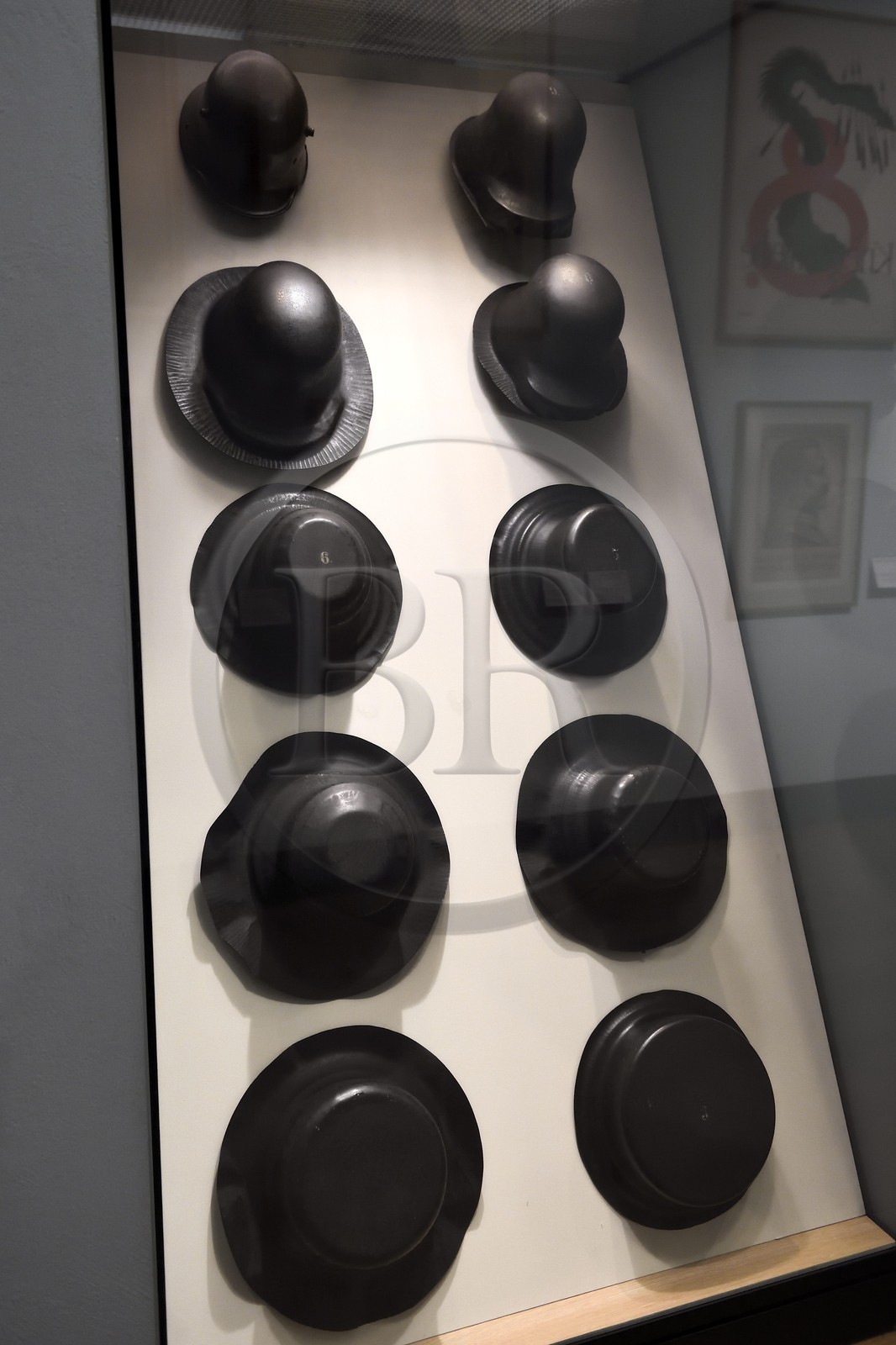 Allemagne, Berlin, le Deutsches Historisches Museum (musée de l’histoire allemande), la premiere guerre mondiale, étape de fabrication du casque allemand