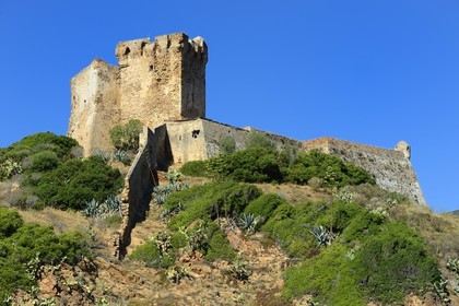France, Corse-du-Sud (2A), Golfe de Girolata, classé Patrimoine Mondial de l'UNESCO, Girolata sur la commune d'Osani, fortin avec une tour gênoise carrée