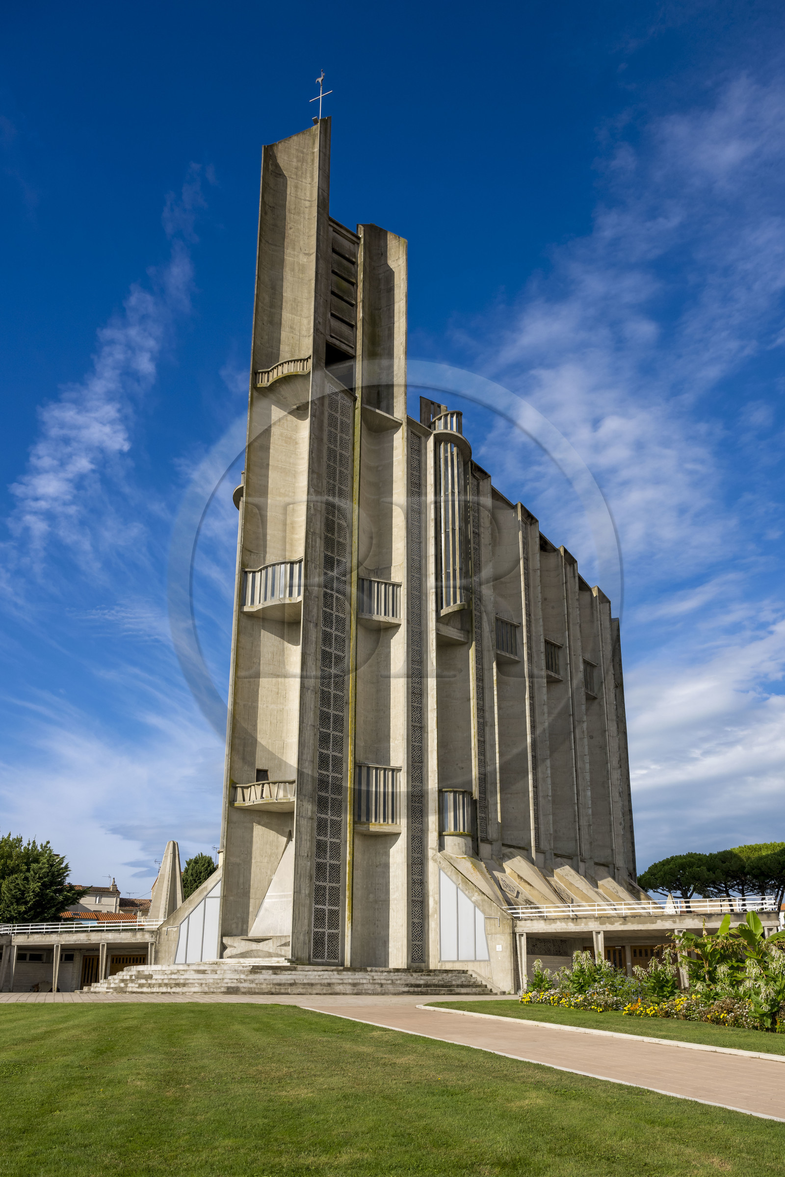 France, Charente-Maritime (17), Royan, église Notre-Dame de Royan construite de 1955 à 1958 par l'architecte Guillaume Gillet (Grand Prix de Rome)