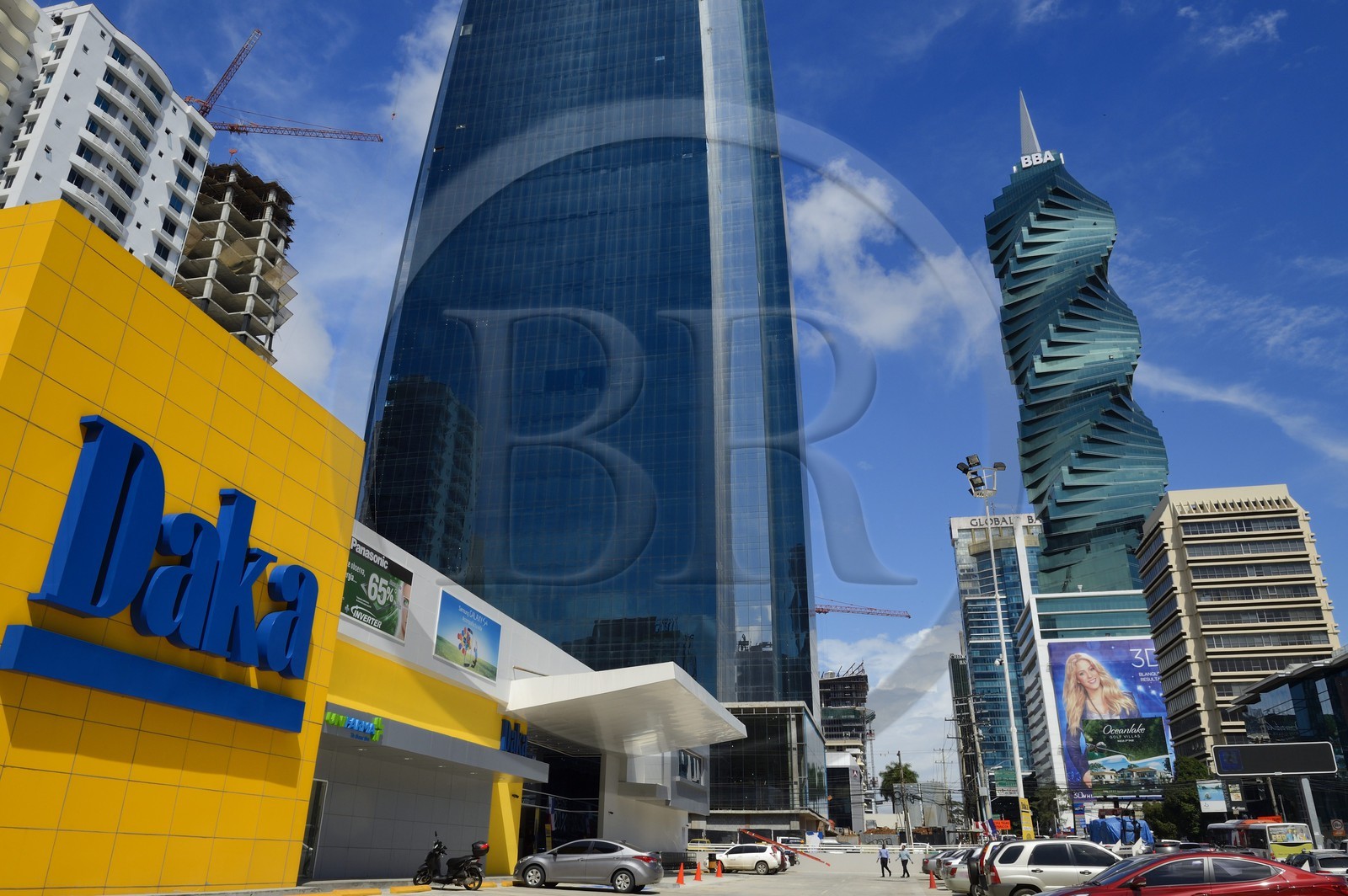 Panama, Panama City, la Tour F & F précédemment connue sous le nom de la Tour de la Révolution et aussi El Tornillo (la vis)