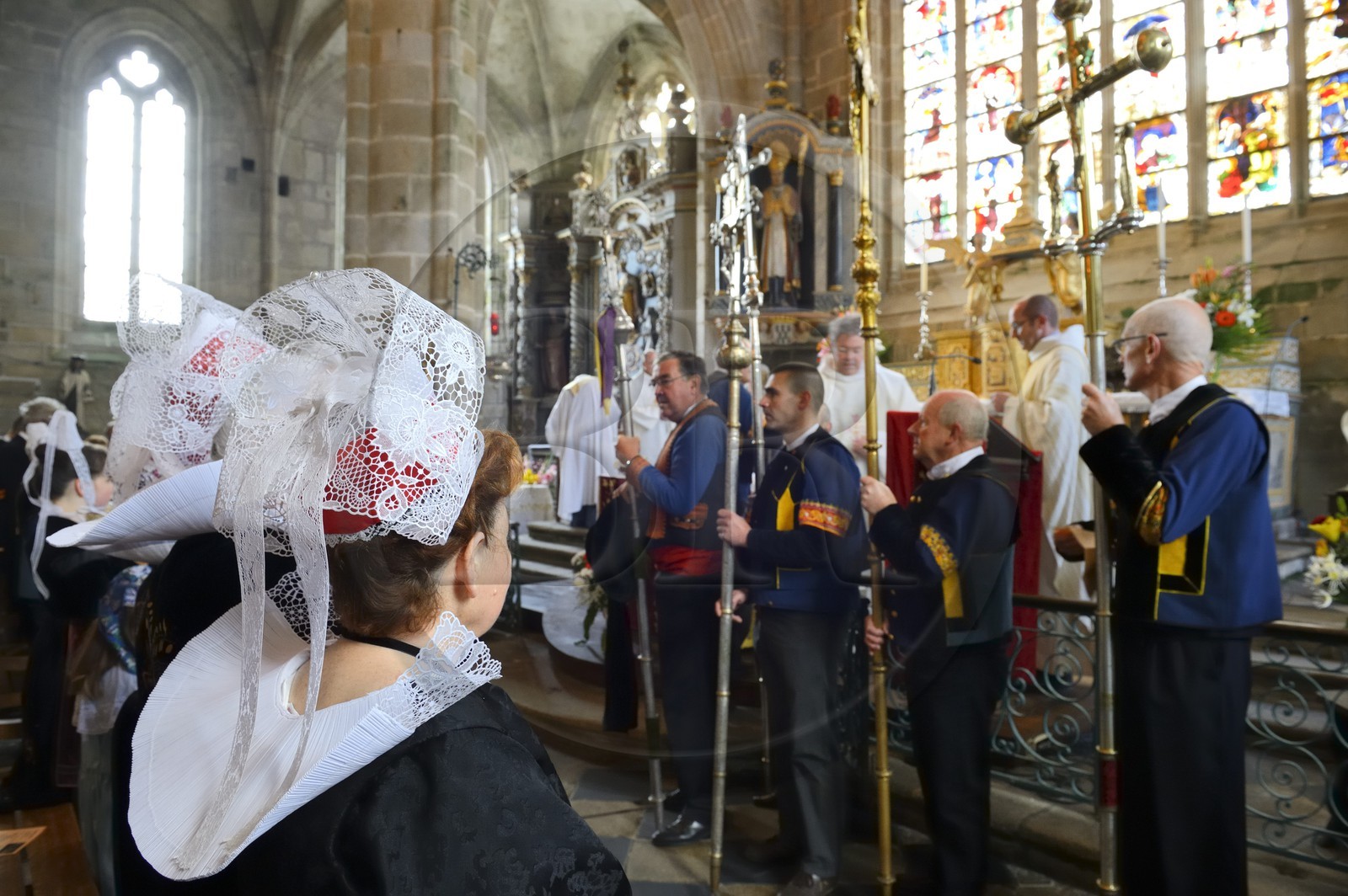 France, Finistère (29), Locronan, labellisé Les Plus Beaux Villages de France, église Saint-Ronan, cérémonie religieuse qui précède la procession de la Troménie