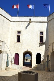 France, Var (83), Saint-Tropez, citadelle du XVIe siècle, cour du donjon