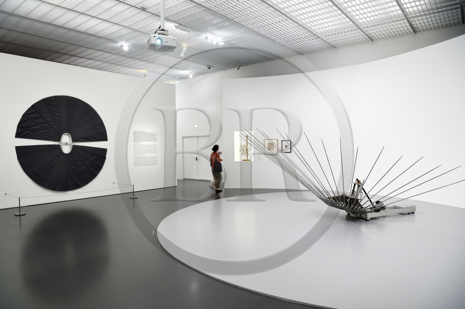 France, Moselle (57), Metz, quartier de l'Amphithéatre, le Centre Pompidou-Metz, centre d'art conçus par les architectes Shigeru Ban et Jean de Gastines, oeuvre de Rebecca Horn