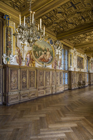 France, Seine-et-Marne, Fontainebleau, castle of Fontainebleau listed as World Heritage by UNESCO, the Francois 1er Gallery built between 1528 and 1530, decorated with paintings, paneling, frescoes and stuccos, carved walnut woodwork and a coffered ceiling