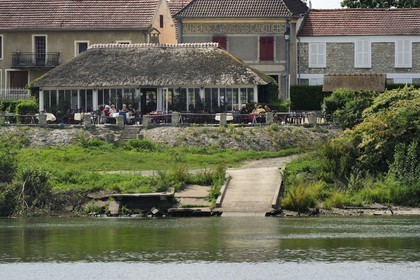 France, Yvelines (78), Lavacourt, Claude Monet aimait s'y rendre pour peindre l'église Notre Dame de Vétheuil sur l'autre rive de la Seine