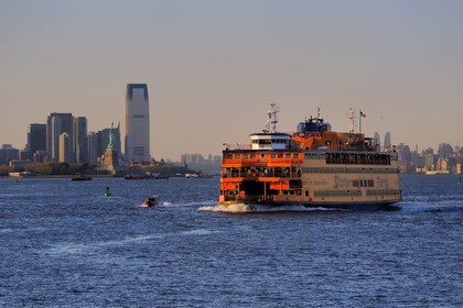 Etats-Unis, New York, Immeubles du New Jersey et le ferry de Staten Island