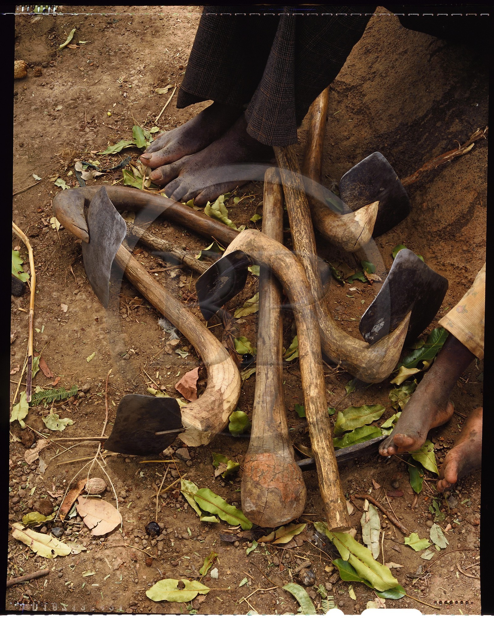 Burkina Faso, province de Poni, pays des Lobi, Loropéni, ensemble de houes