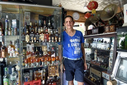 France, Ile de la Reunion, Sainte-Anne, Commerce d'alimentation générale Chez Jean-Marie Kwan-Lan